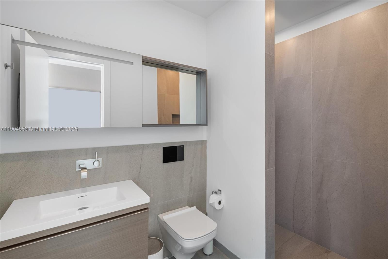 CONTINUUM ON SOUTH BEACH - Residential