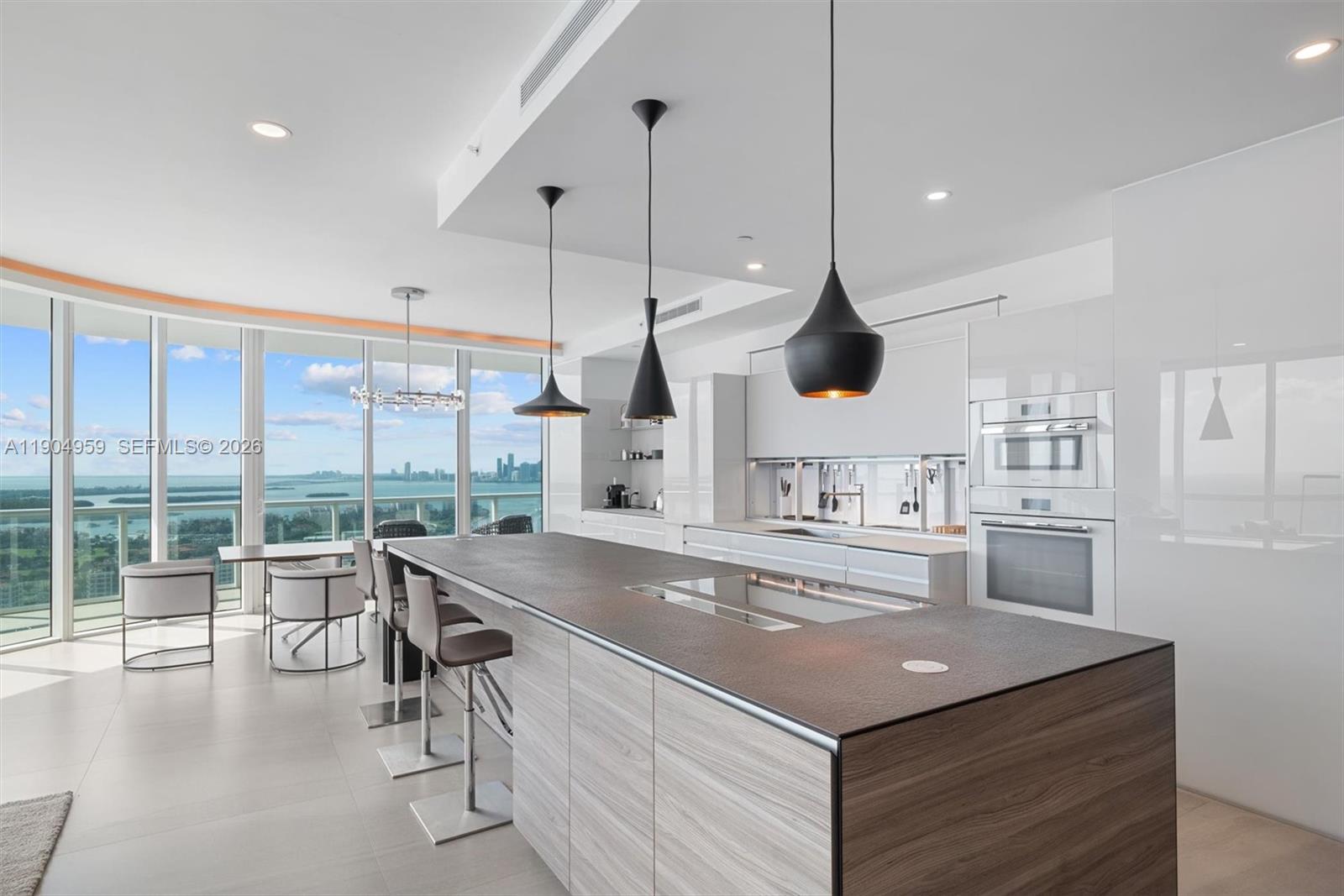 CONTINUUM ON SOUTH BEACH - Residential