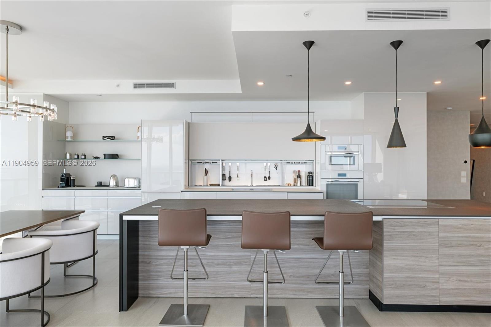 CONTINUUM ON SOUTH BEACH - Residential