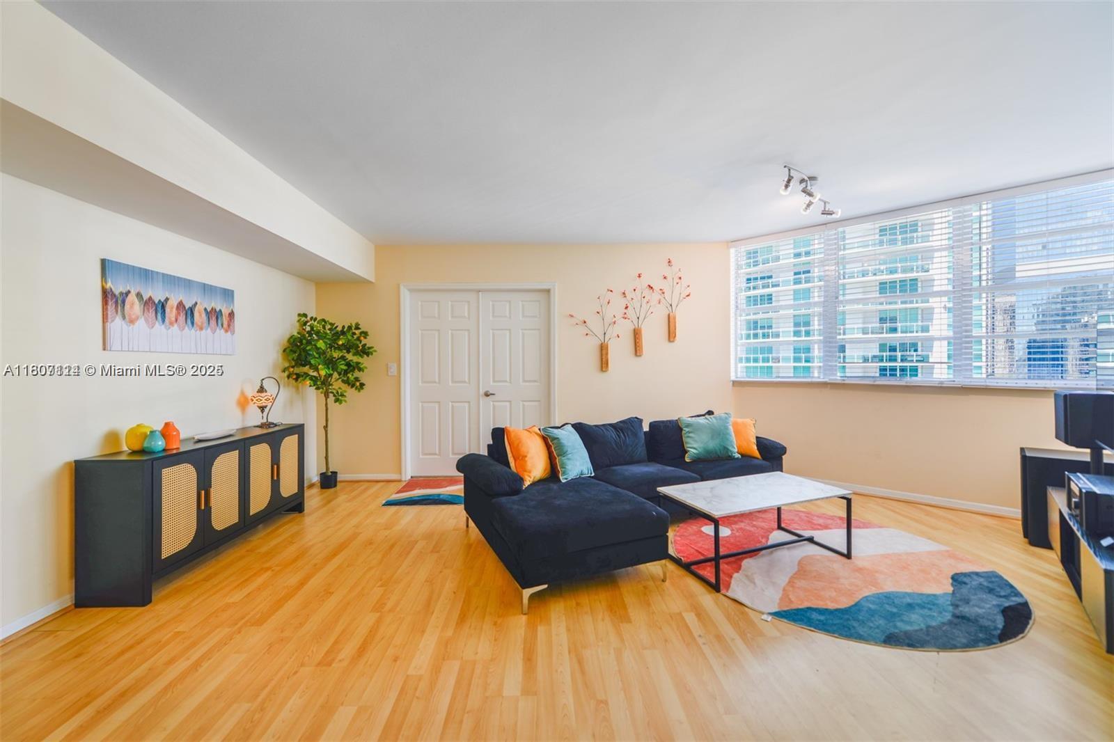 825 Brickell Bay Dr 2050, Miami, Broward County, Florida - 2 Bedrooms  
2 Bathrooms - 