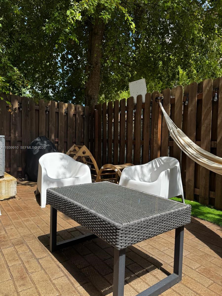 VIA VENTURA NEIGHBORHOOD - Residential