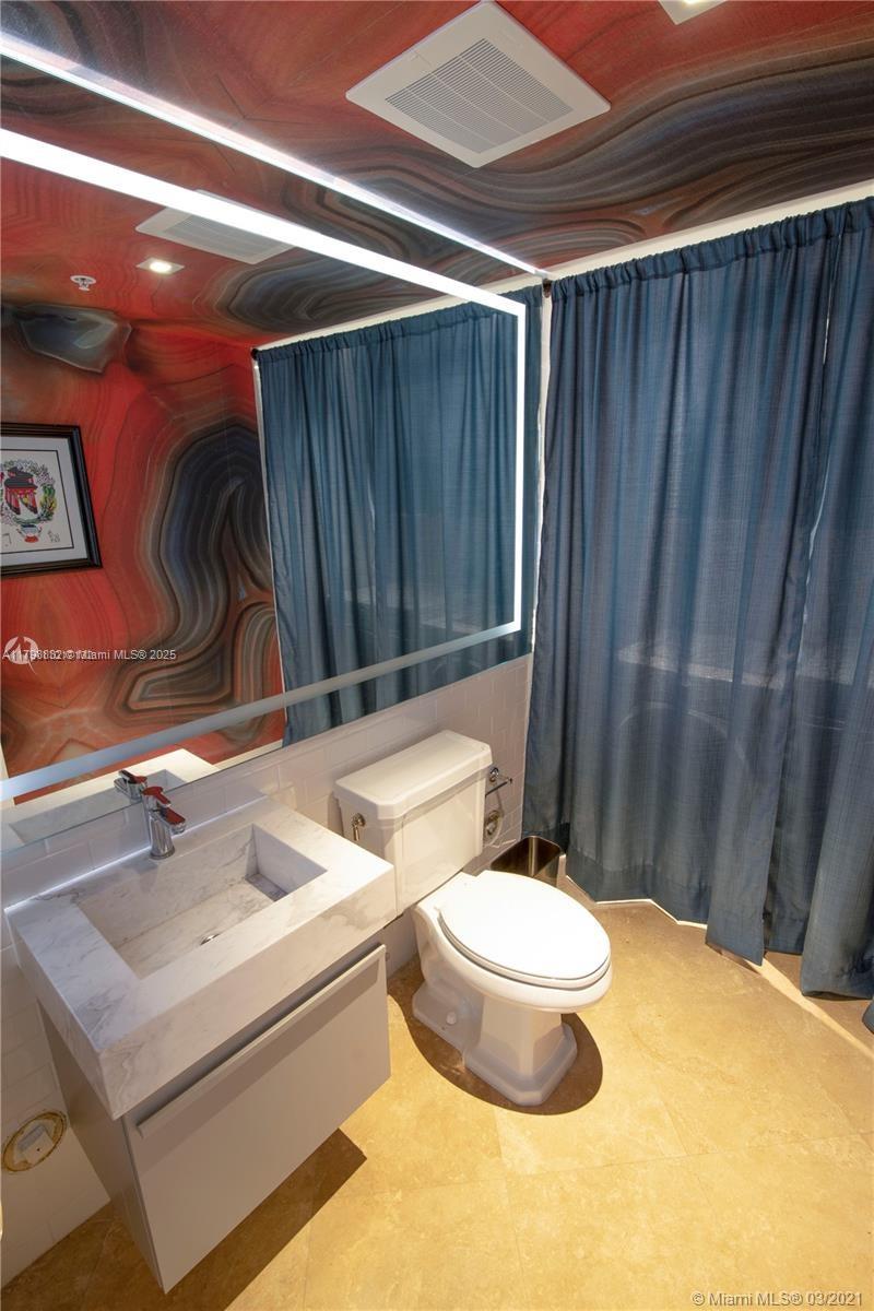 BLUE CONDO - Residential