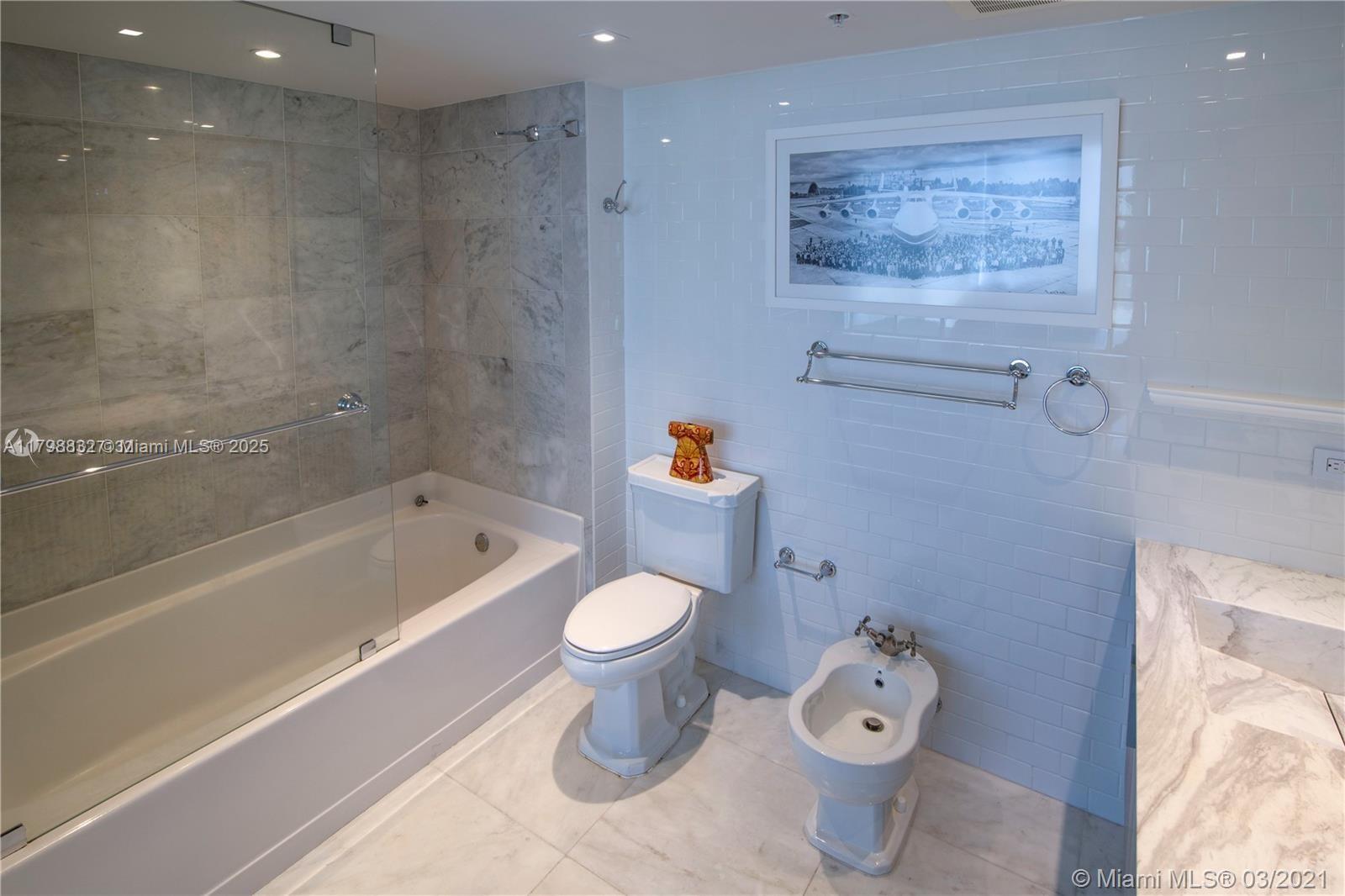 BLUE CONDO - Residential