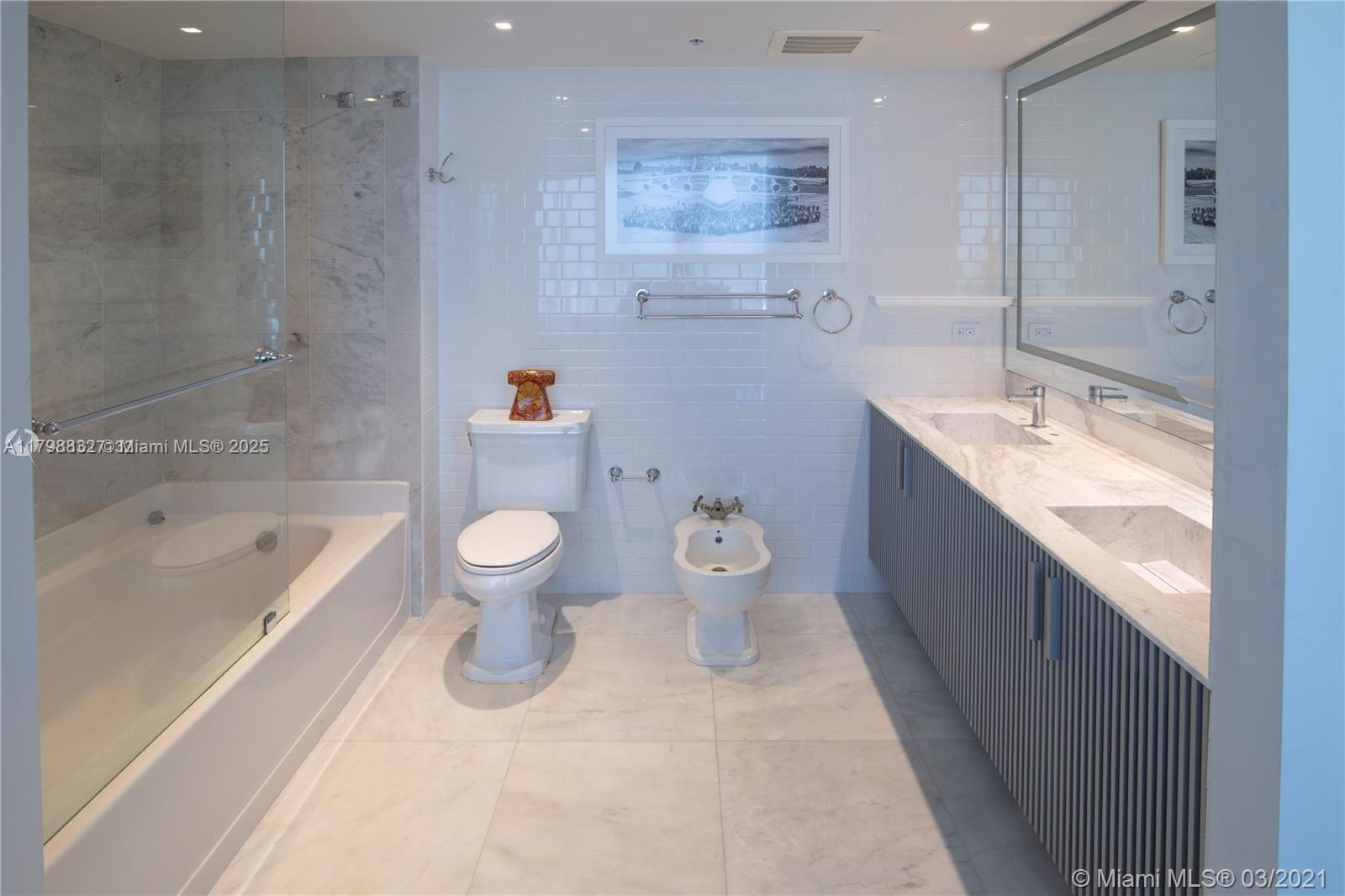 BLUE CONDO - Residential