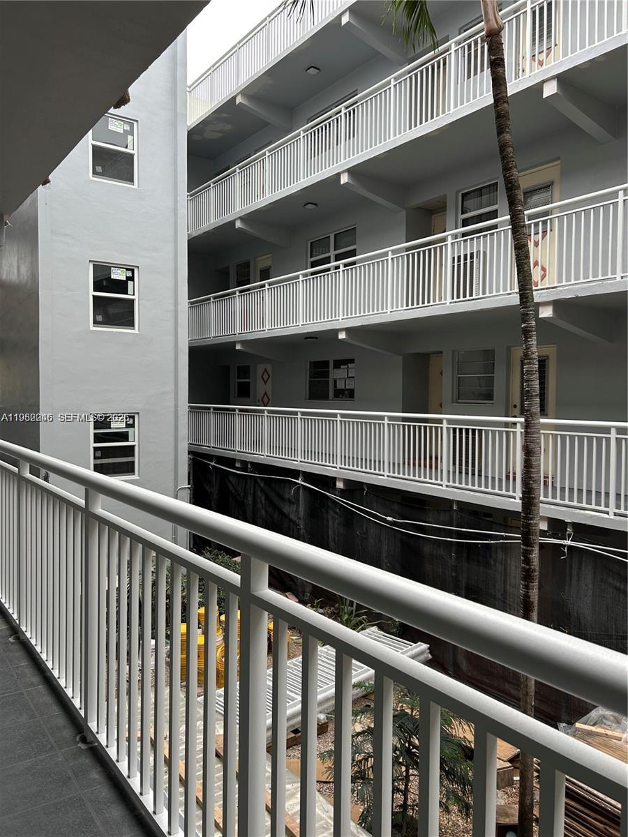 FIRST GULFSTREAM GARDEN - Residential