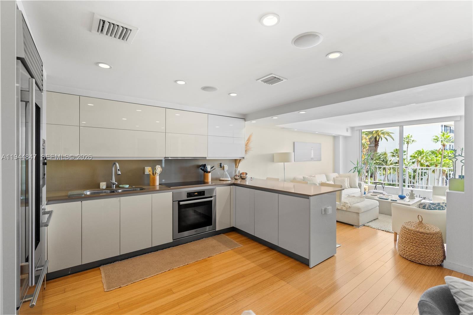 BRICKELL HARBOUR CONDO - Residential