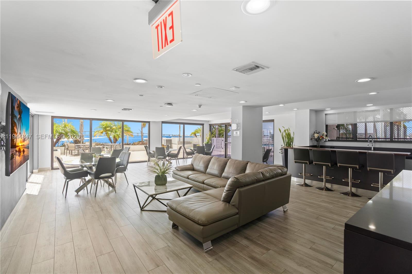 BRICKELL HARBOUR CONDO - Residential