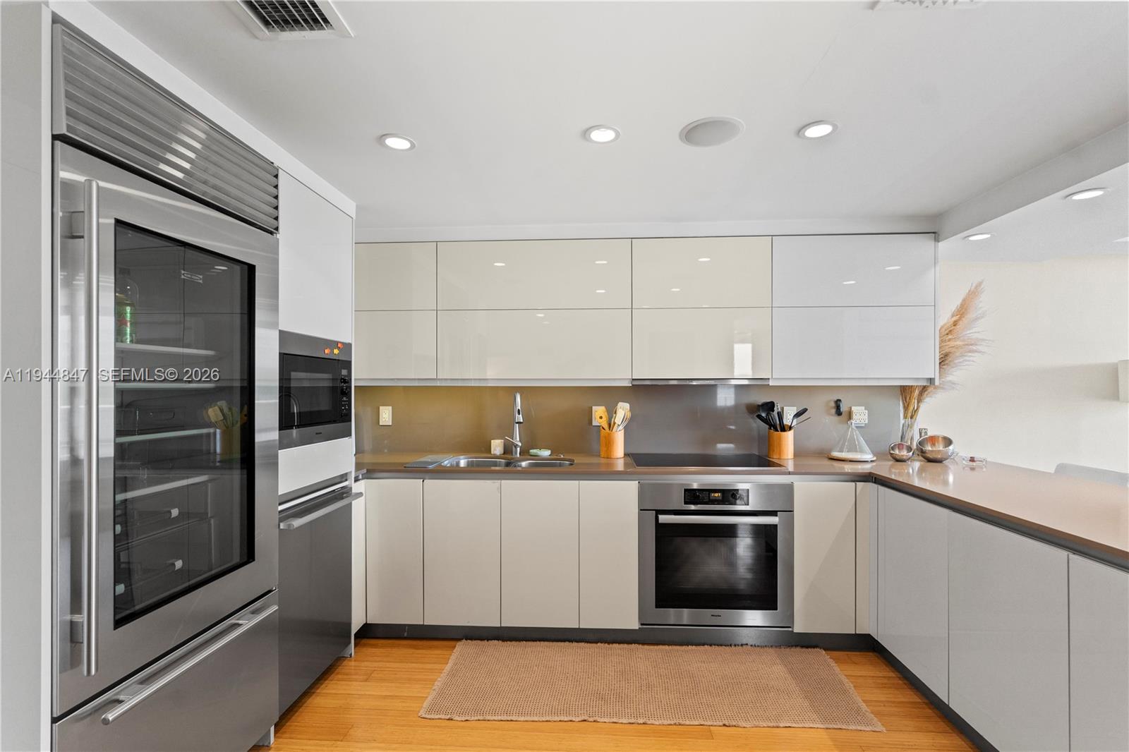 BRICKELL HARBOUR CONDO - Residential