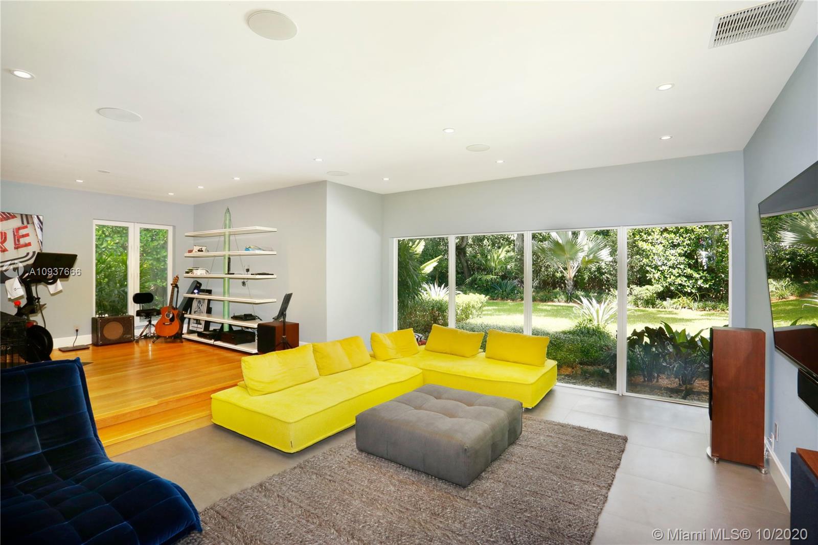 SNAPPER CREEK OAKS - Residential