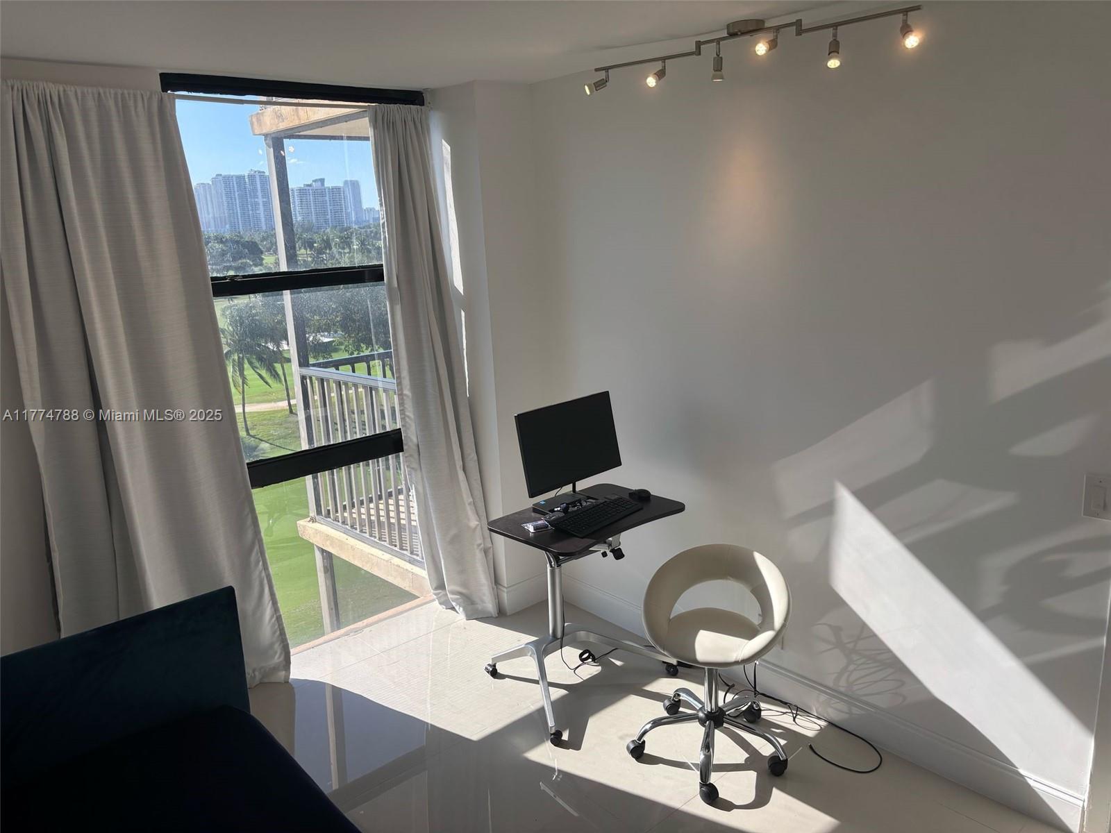 20335 W Country Club Dr 608, Aventura, Miami-Dade County, Florida - 2 Bedrooms  
2 Bathrooms - 