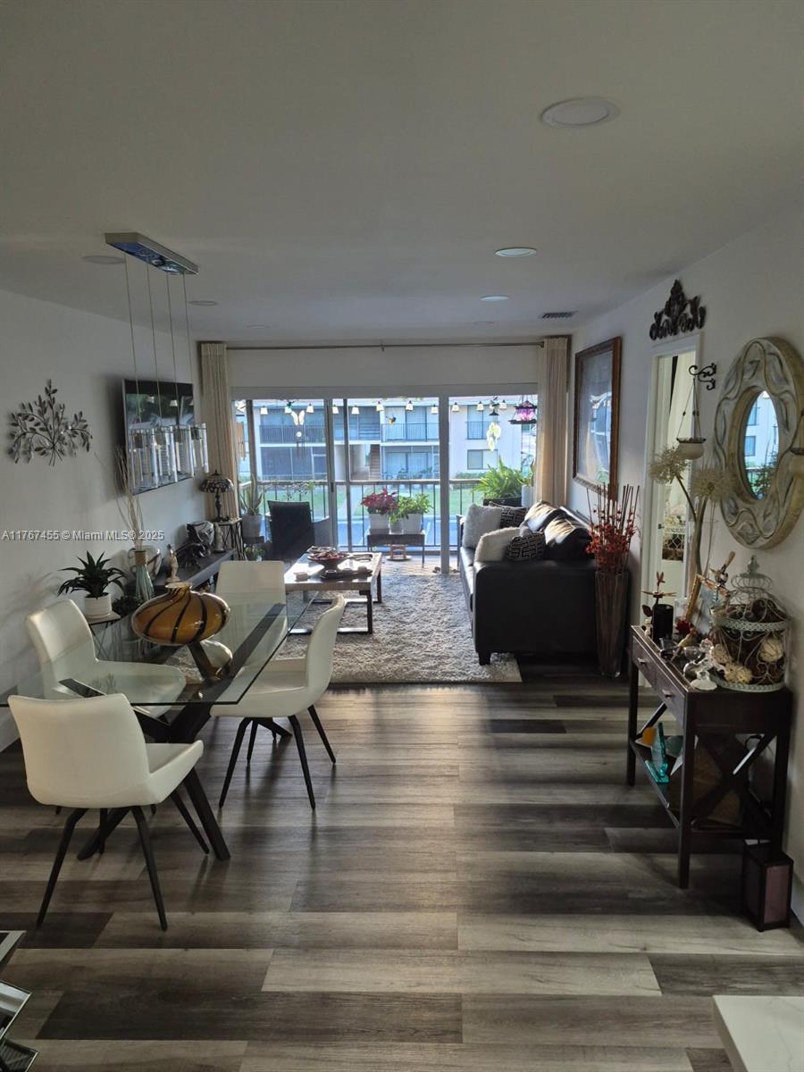 HOLIDAY PARK 1 CONDO - Residential