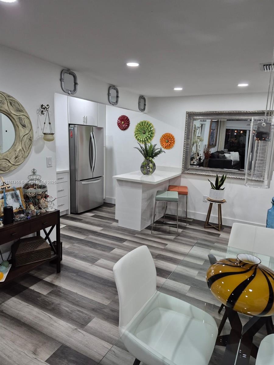 HOLIDAY PARK 1 CONDO - Residential