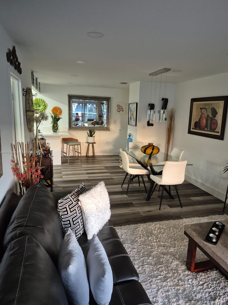 HOLIDAY PARK 1 CONDO - Residential