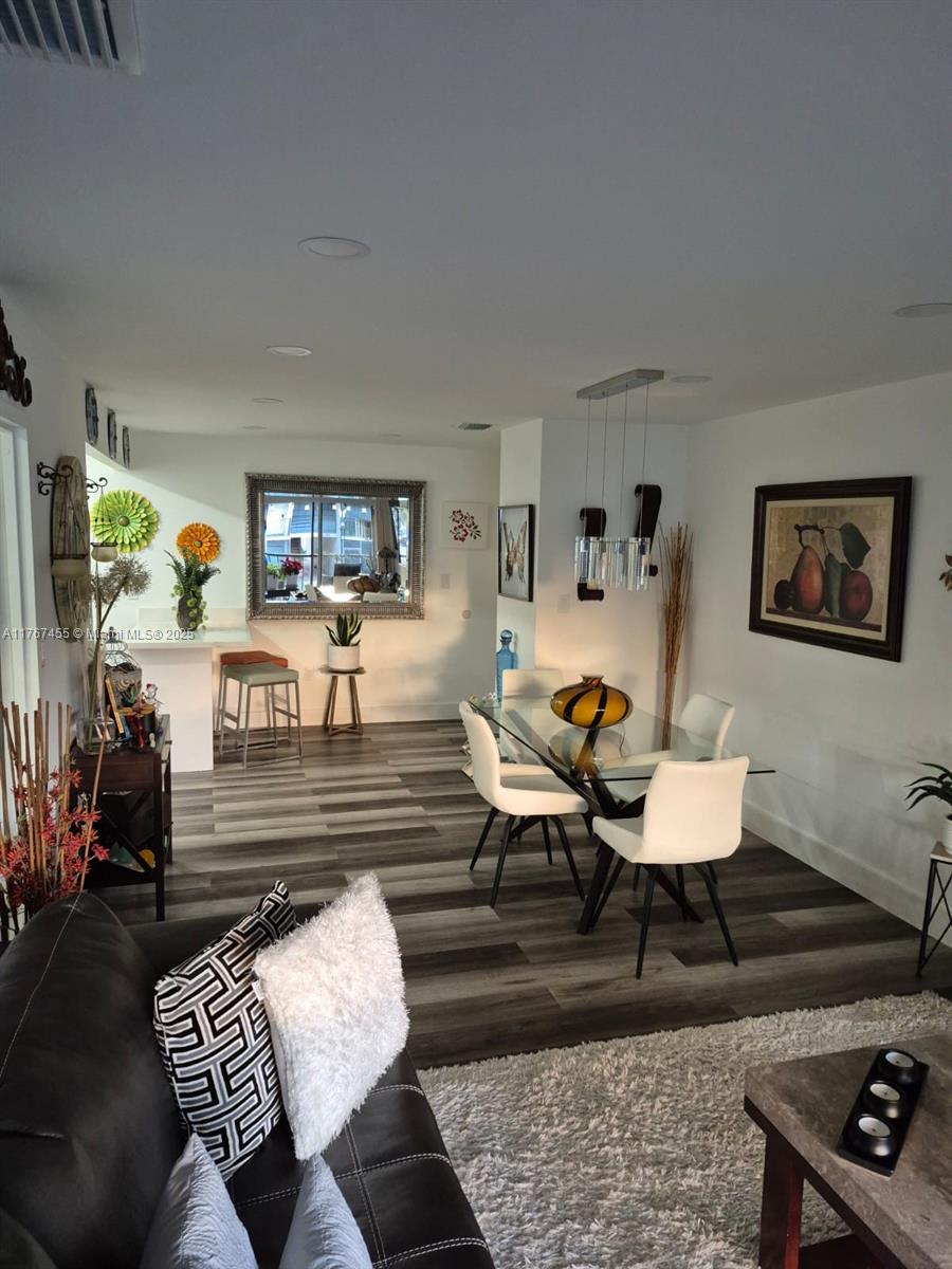 HOLIDAY PARK 1 CONDO - Residential