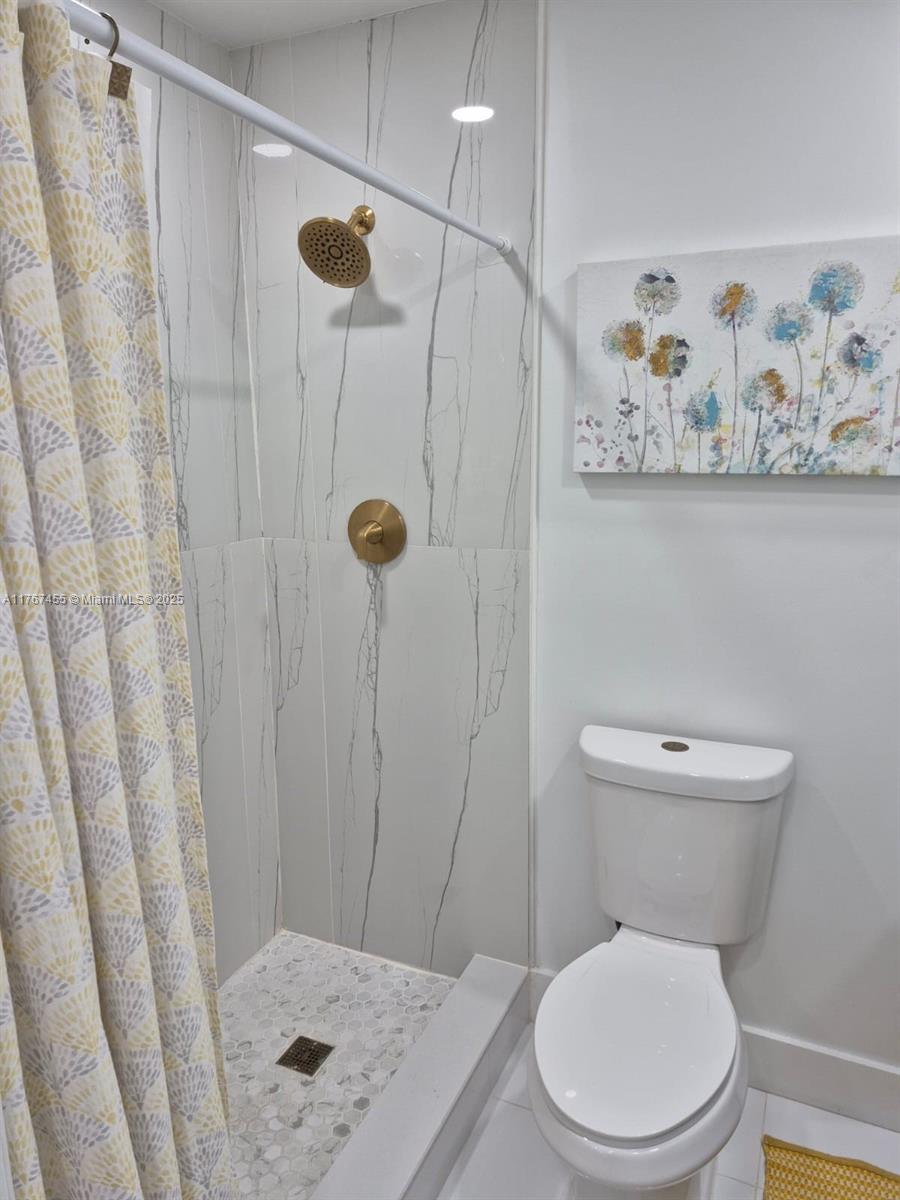 HOLIDAY PARK 1 CONDO - Residential