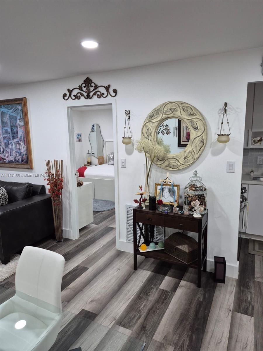 HOLIDAY PARK 1 CONDO - Residential