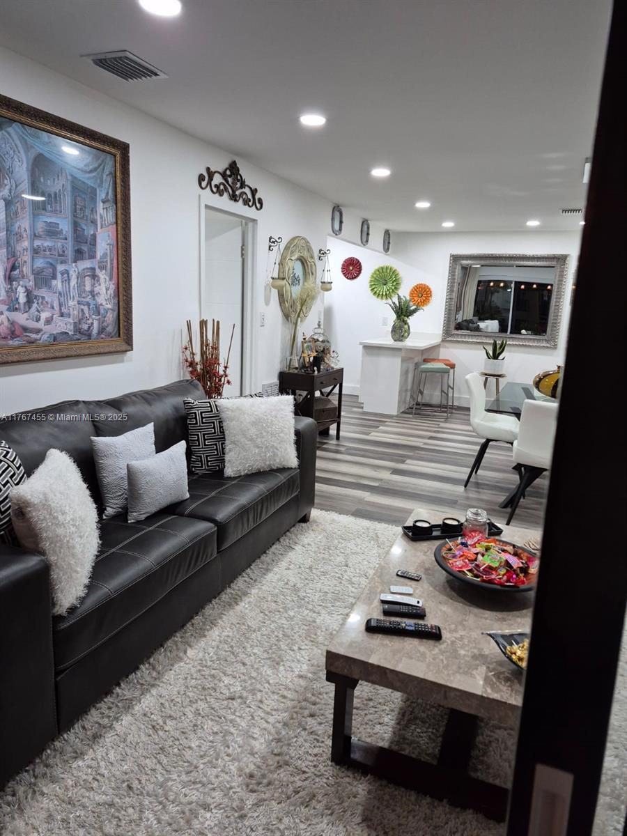 HOLIDAY PARK 1 CONDO - Residential