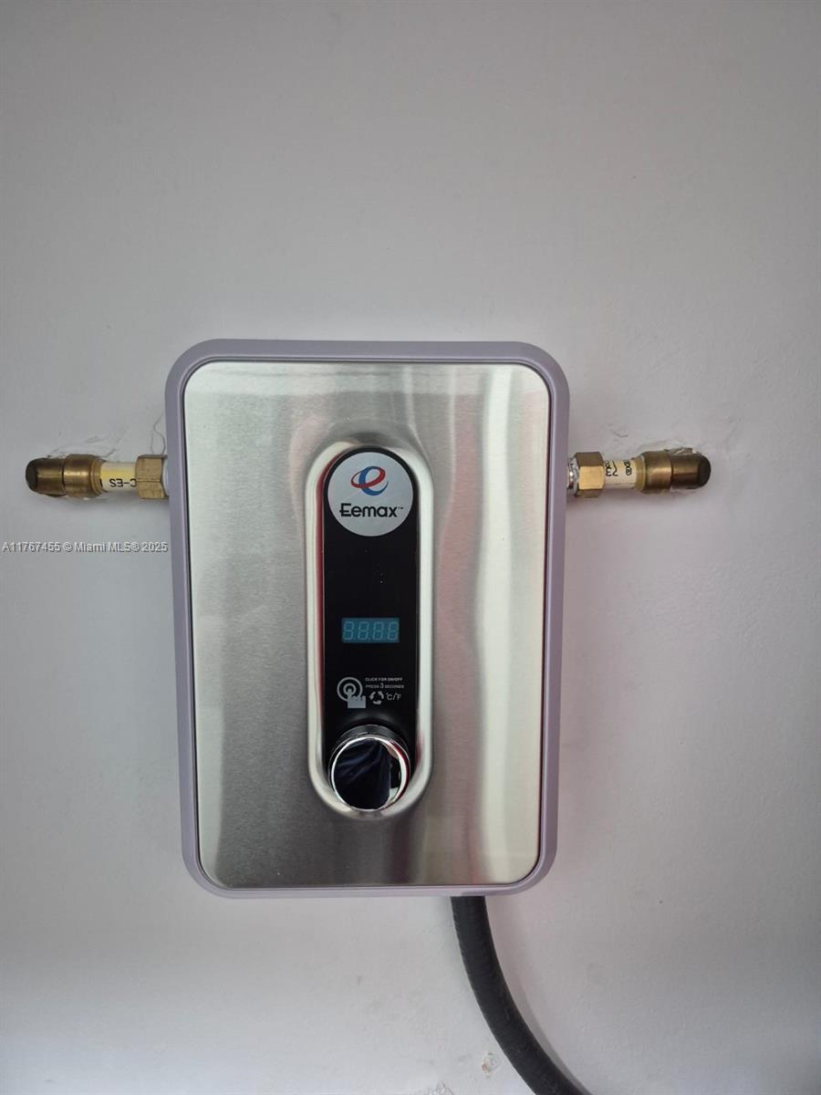 HOLIDAY PARK 1 CONDO - Residential