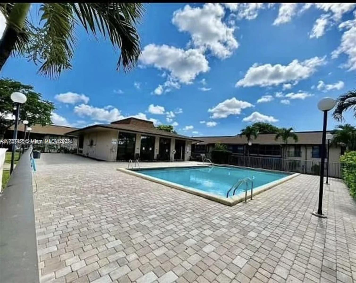 HOLIDAY PARK 1 CONDO - Residential