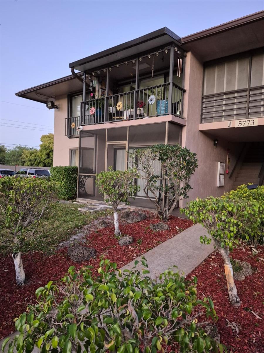 HOLIDAY PARK 1 CONDO - Residential