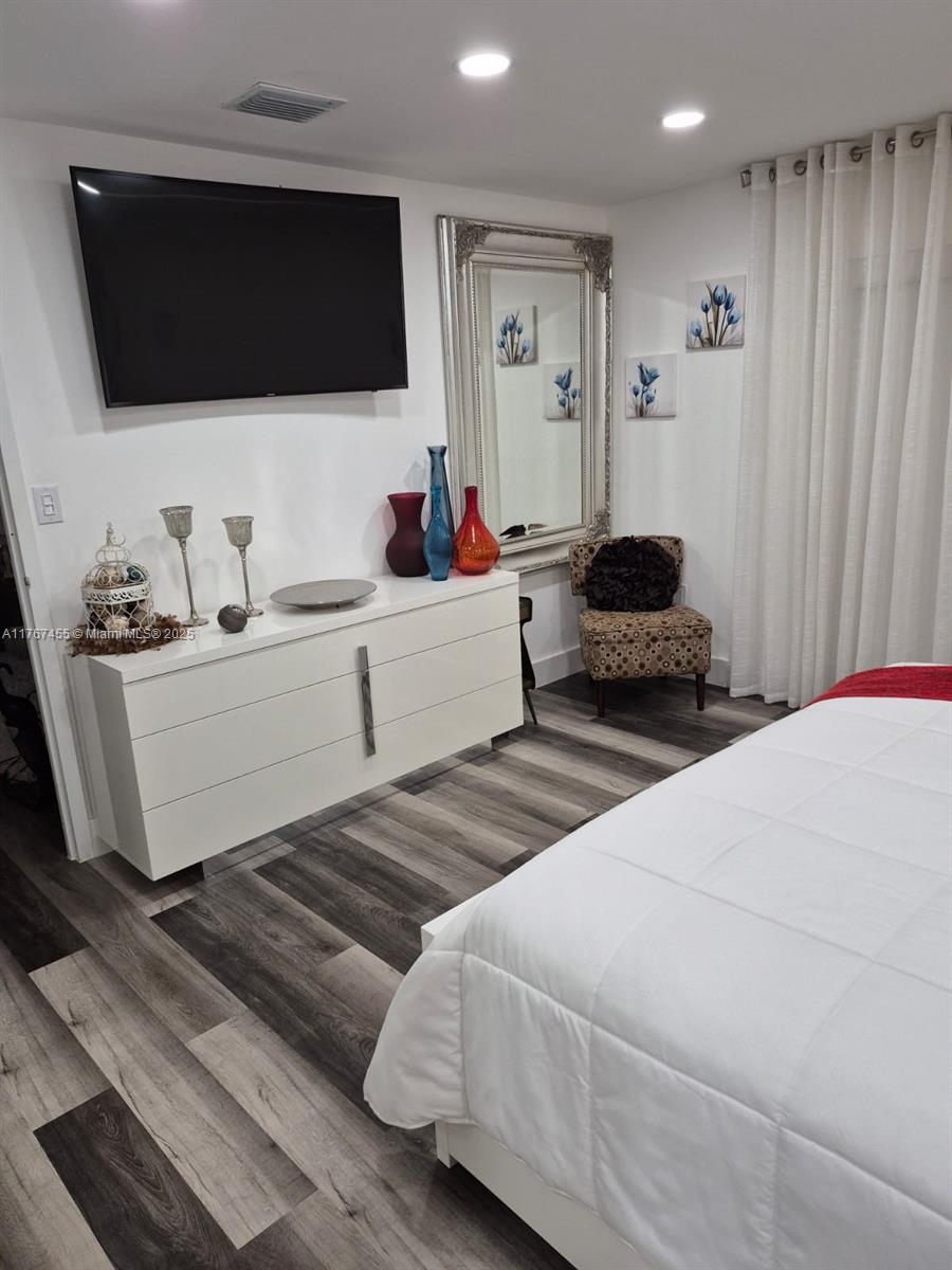 HOLIDAY PARK 1 CONDO - Residential