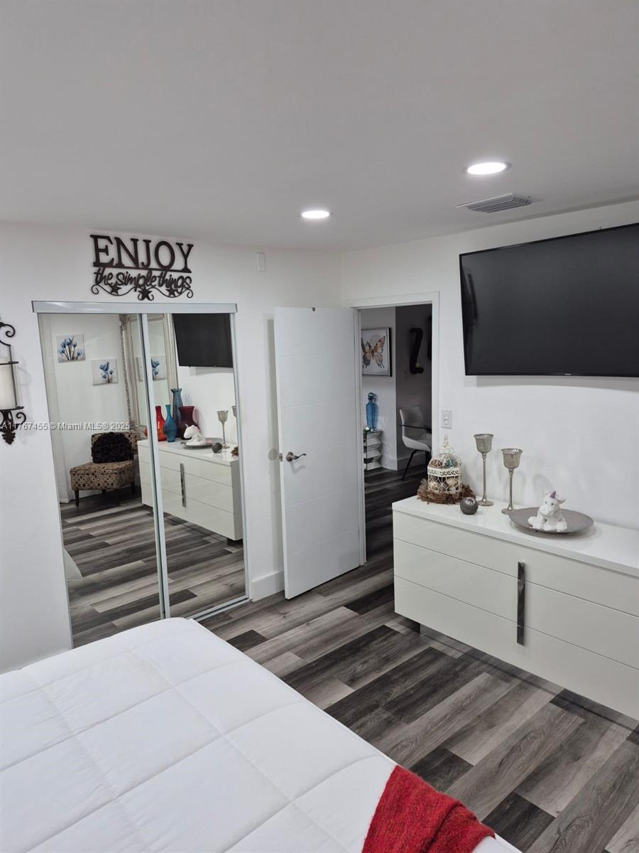 HOLIDAY PARK 1 CONDO - Residential