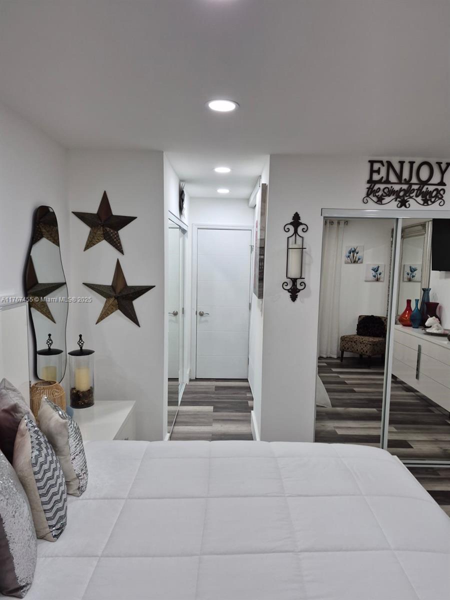 HOLIDAY PARK 1 CONDO - Residential