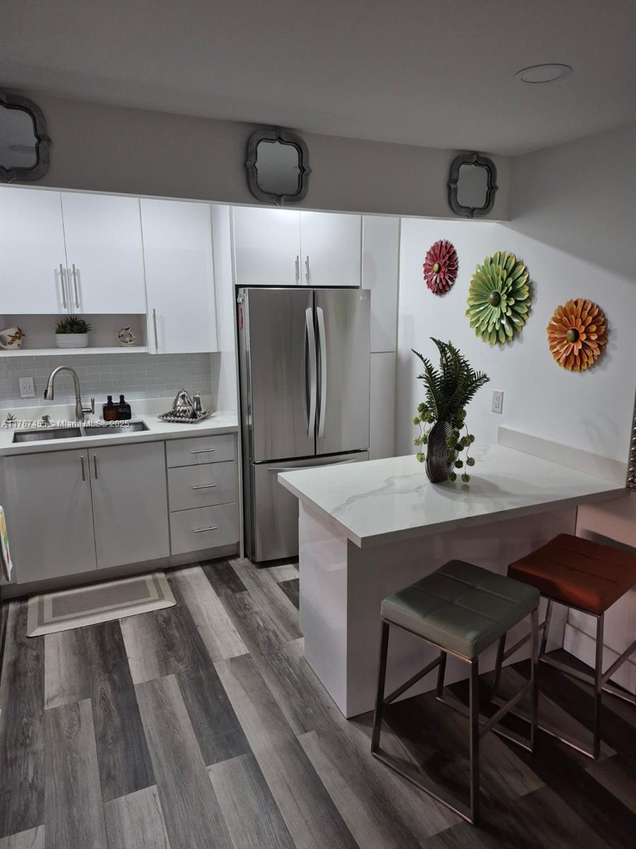 HOLIDAY PARK 1 CONDO - Residential