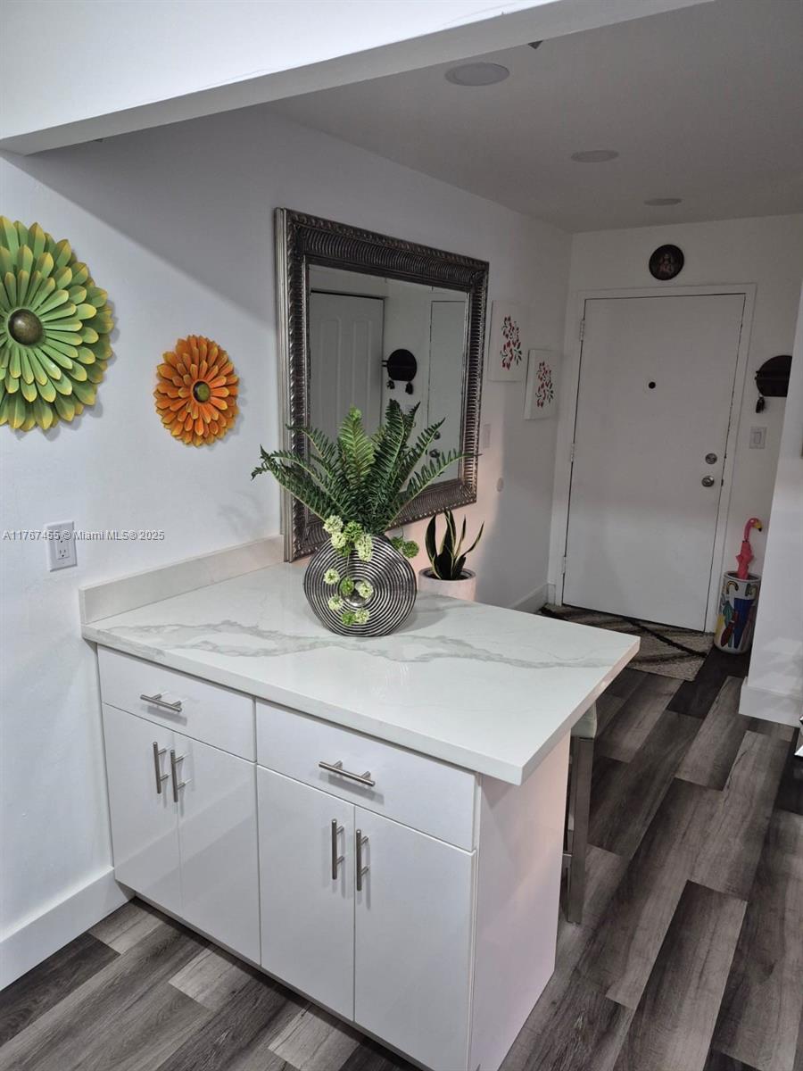 HOLIDAY PARK 1 CONDO - Residential