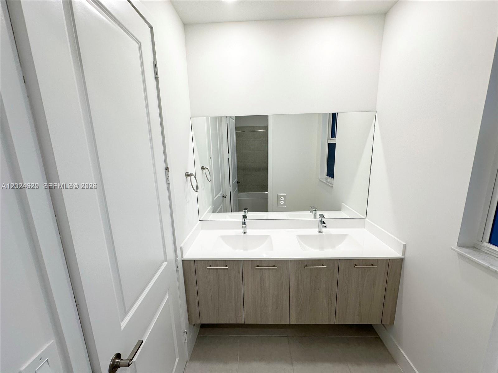 RESERVE AT DAVIE - Residential Lease