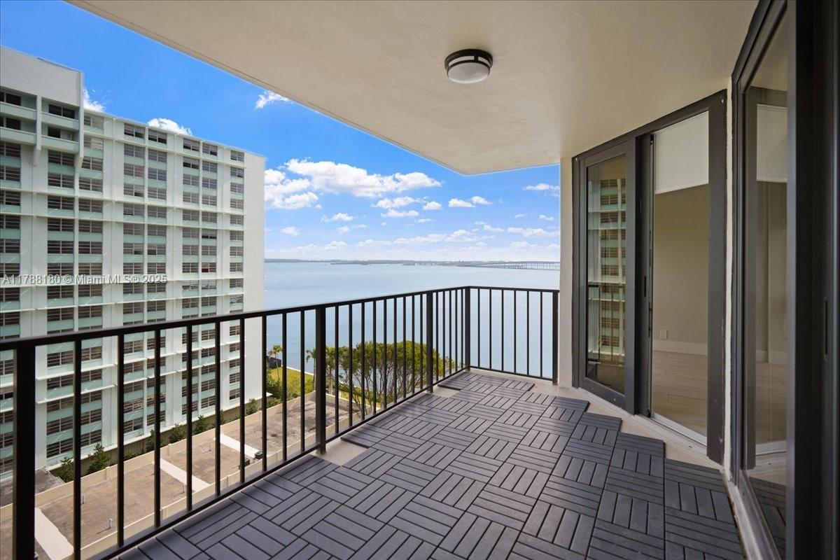 BRICKELL PLACE CONDO - Residential Lease