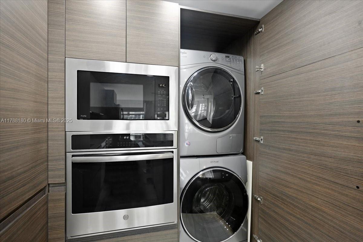 BRICKELL PLACE CONDO - Residential Lease