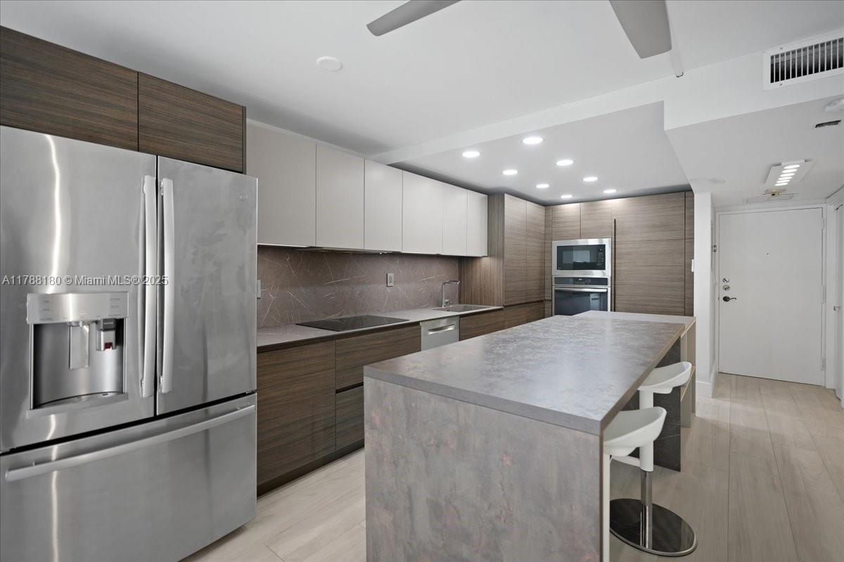 BRICKELL PLACE CONDO - Residential Lease