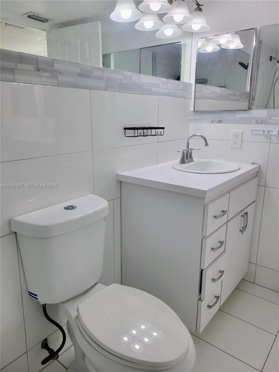 LAKESHORE CONDO #9 - Residential Lease