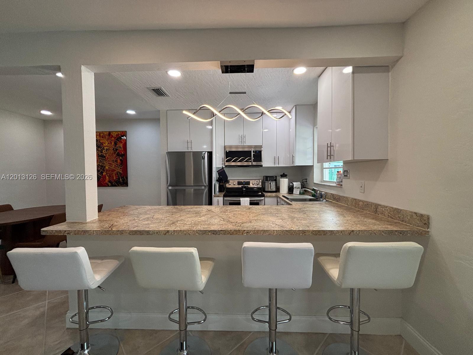 HOLLYWOOD VIEW - Residential