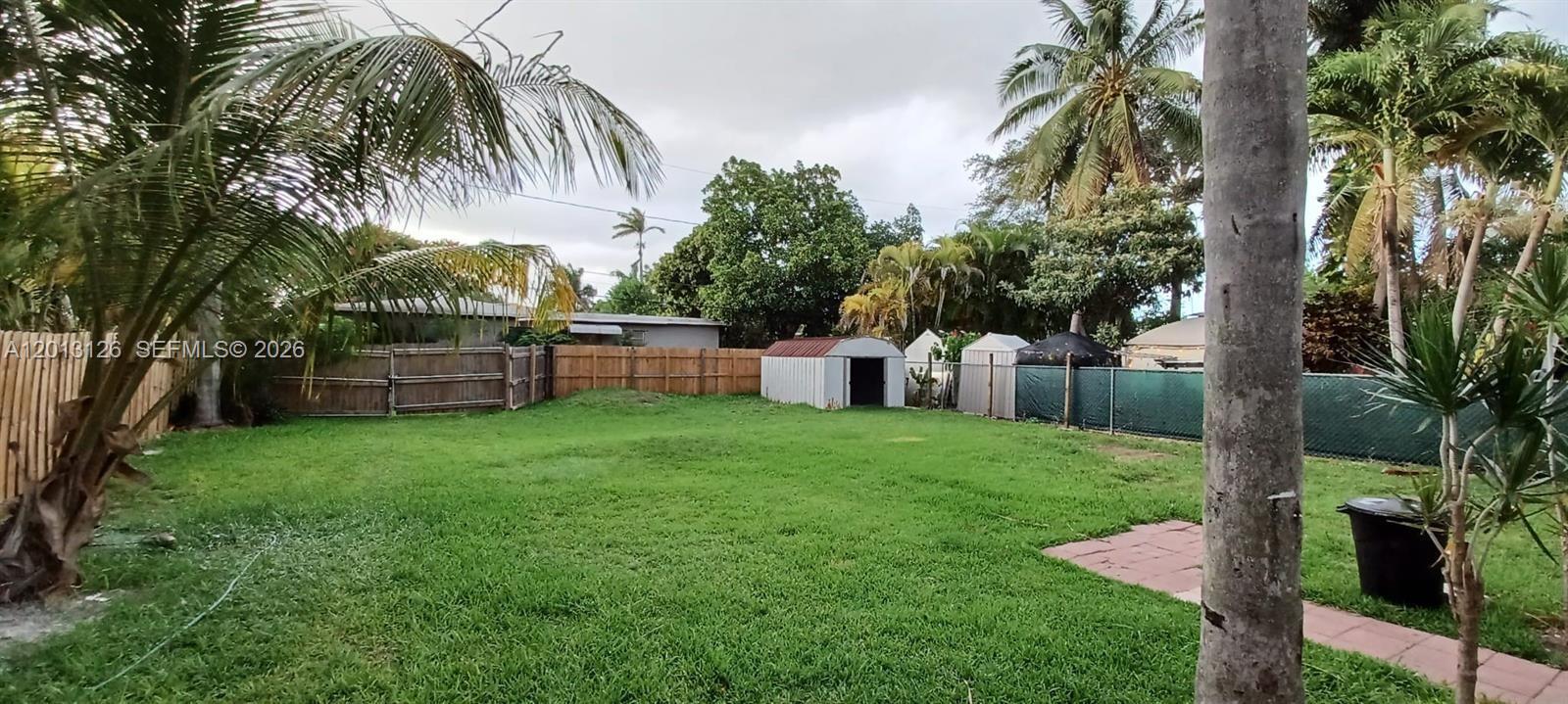 HOLLYWOOD VIEW - Residential