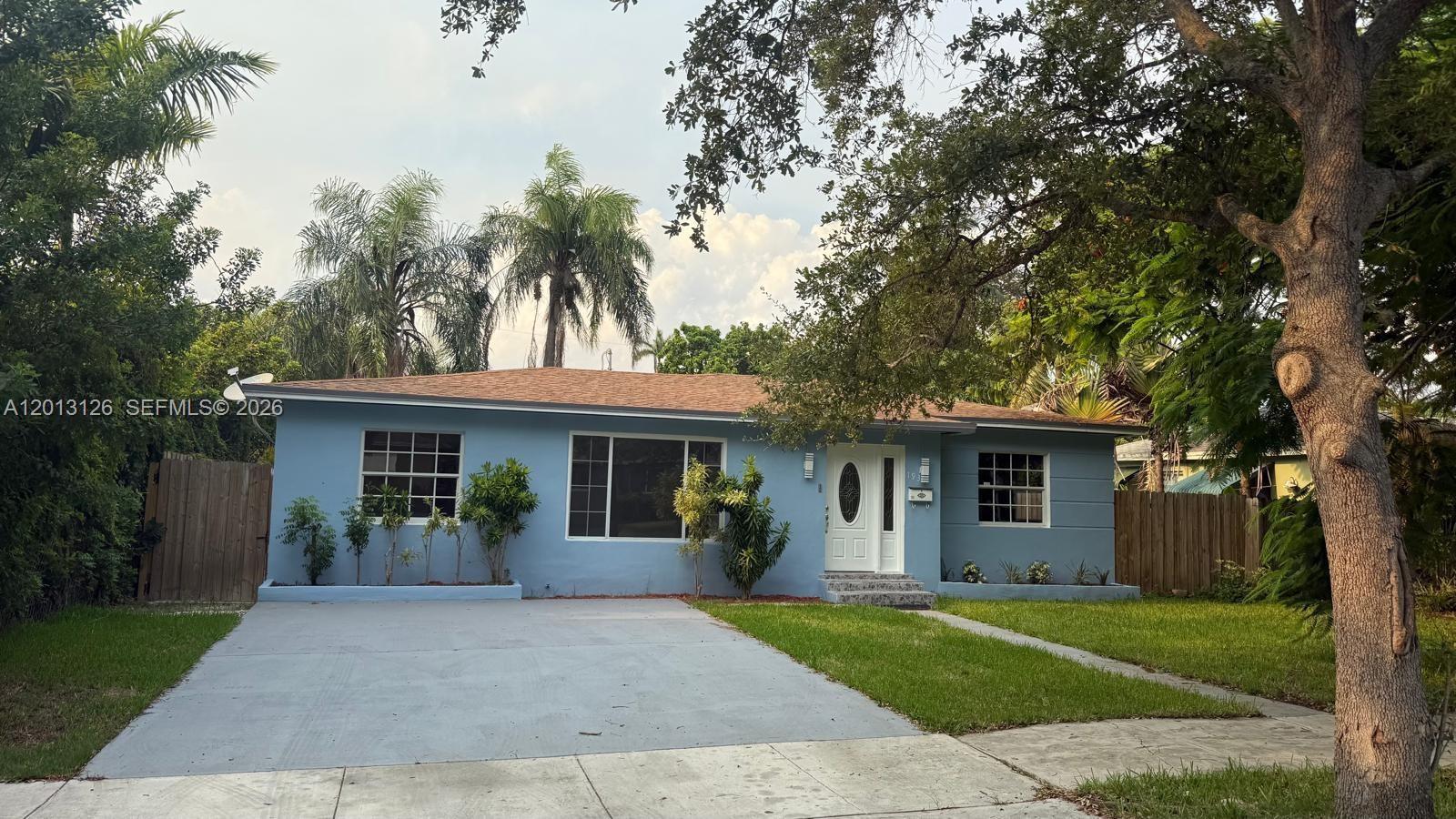 HOLLYWOOD VIEW - Residential