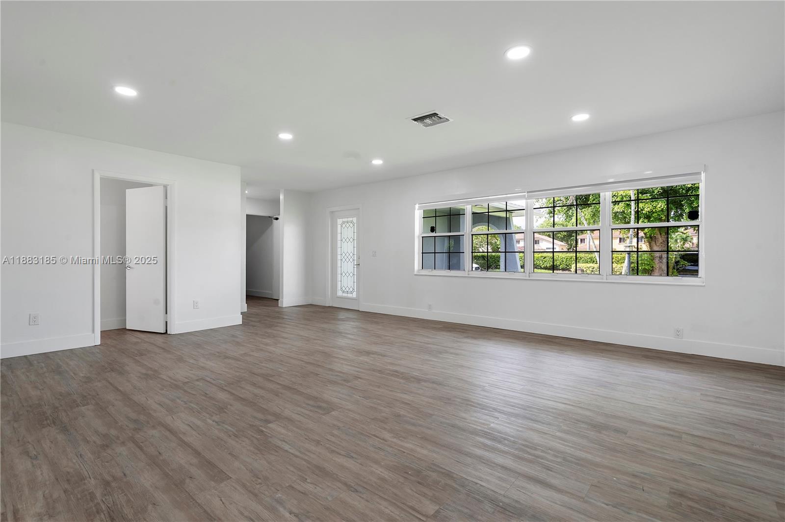 PEMBROKE LAKES SEC 4 - Residential Lease