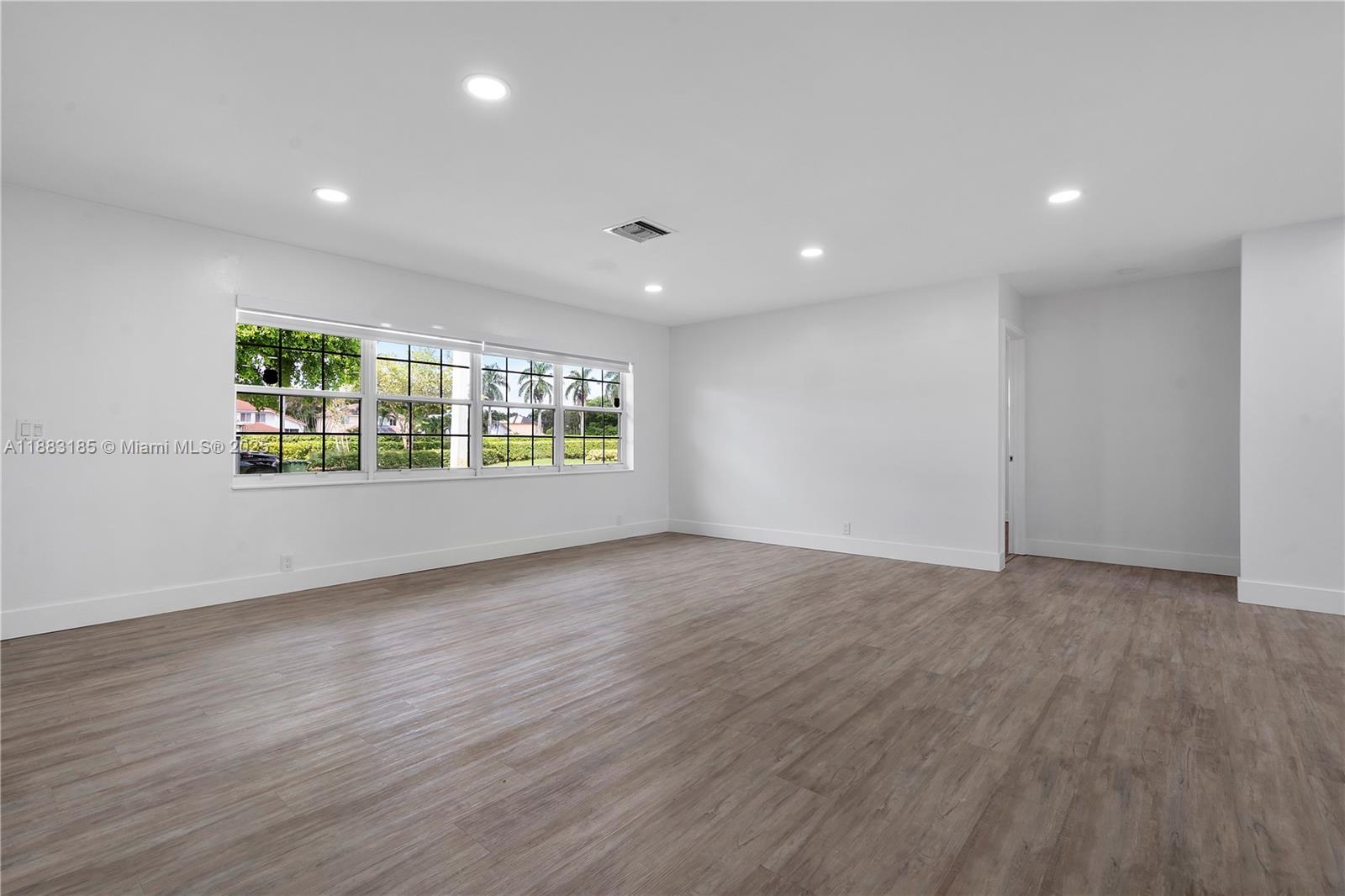 PEMBROKE LAKES SEC 4 - Residential Lease