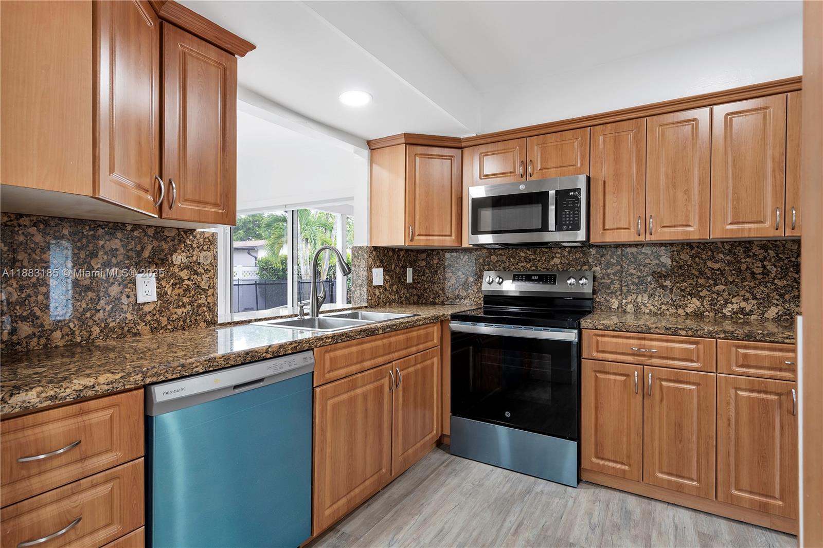 PEMBROKE LAKES SEC 4 - Residential Lease