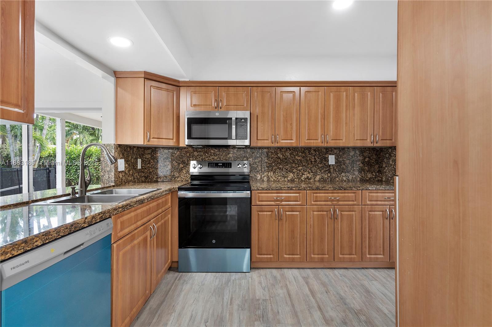 PEMBROKE LAKES SEC 4 - Residential Lease