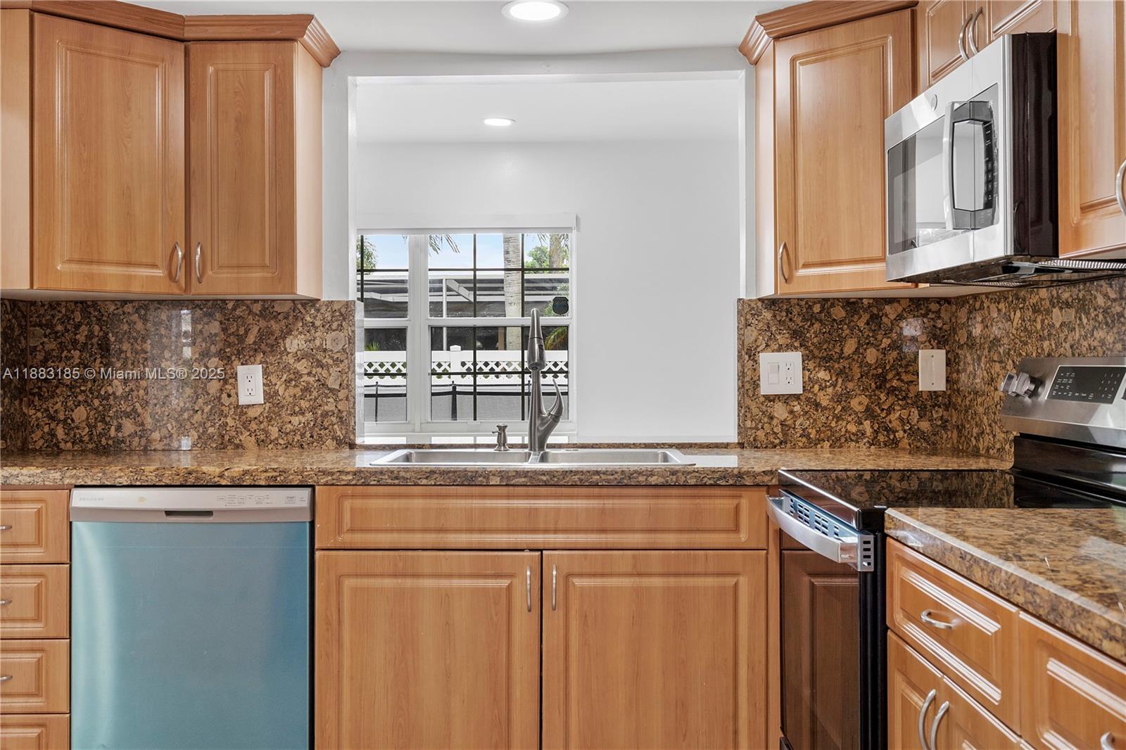 PEMBROKE LAKES SEC 4 - Residential Lease