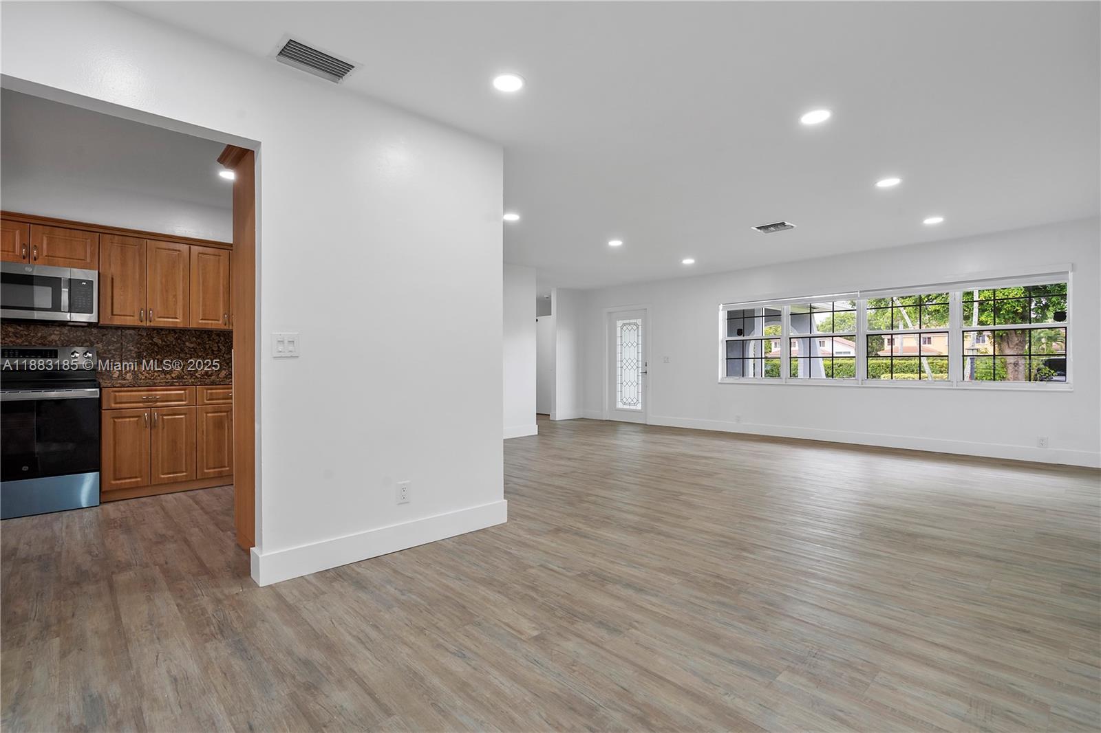 PEMBROKE LAKES SEC 4 - Residential Lease