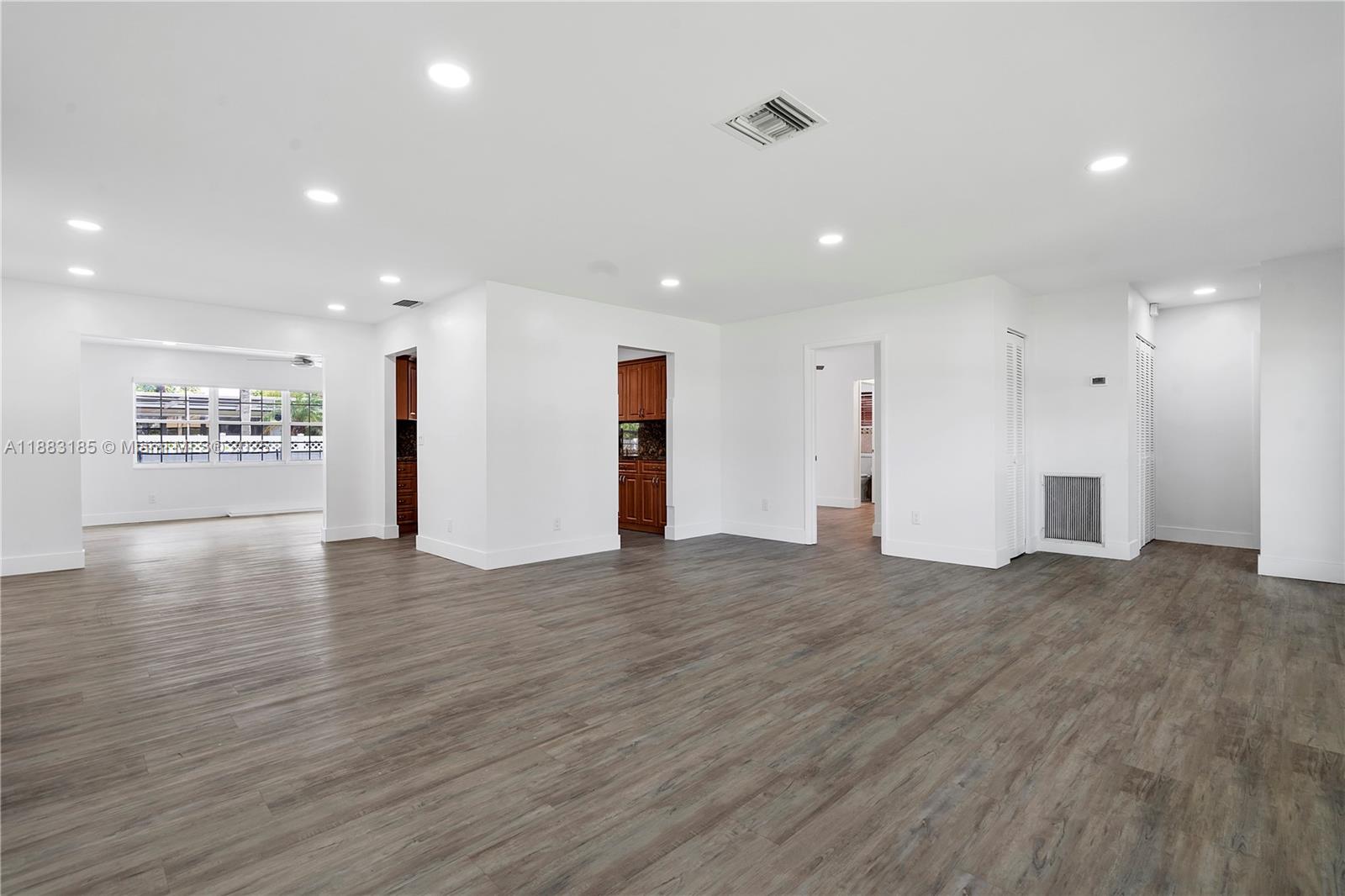 PEMBROKE LAKES SEC 4 - Residential Lease