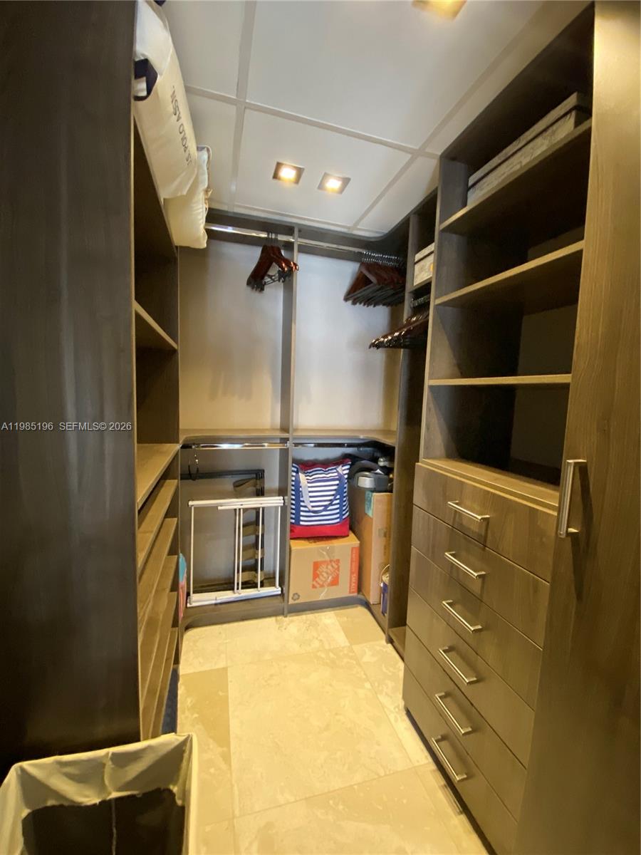 ICON BRICKELL TOWER TWO - Residential Lease