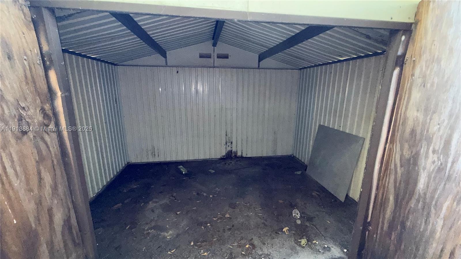 PALM GARDEN PARK - Residential Lease