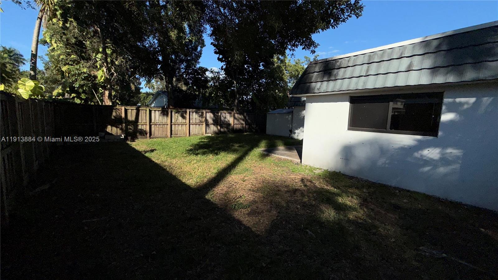 PALM GARDEN PARK - Residential Lease