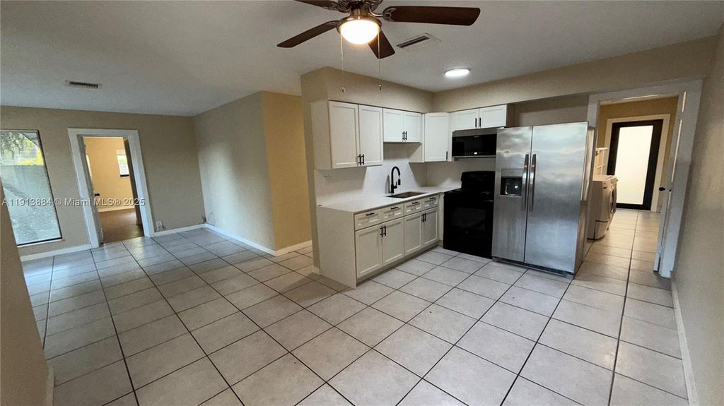 Photo of 6625 SW 49th St #2-W, Davie, FL 33314 (MLS # A11913884)
