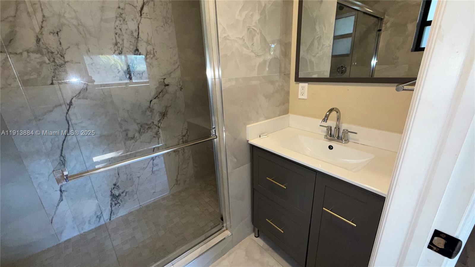 PALM GARDEN PARK - Residential Lease