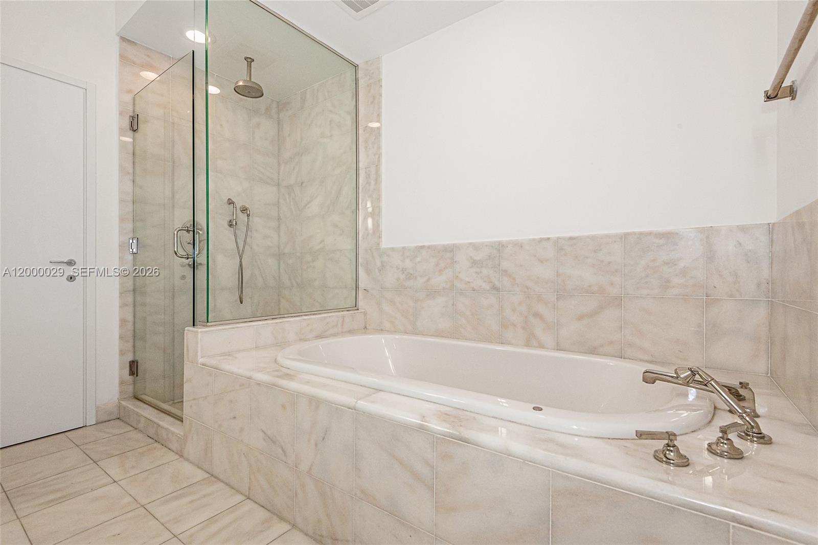 CONTINUUM ON SOUTH BEACH - Residential Lease